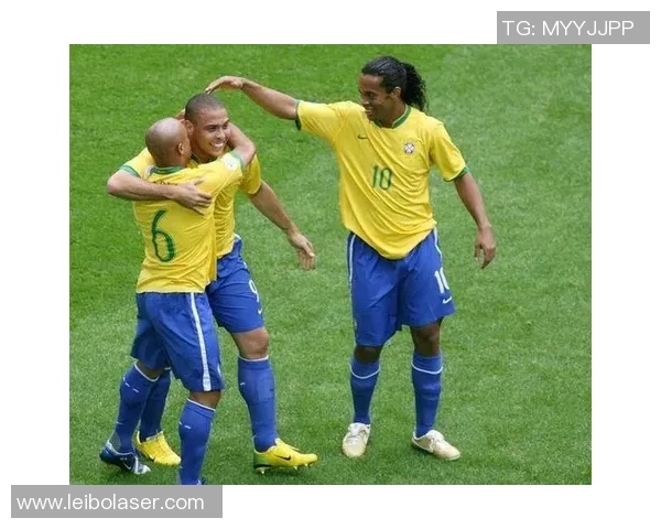 以足球明星罗纳尔多为例探讨中国球迷如何看待国际足球巨星的影响力与传奇地位 以足球明星罗纳尔多为例探讨中国球迷如何看待国际足球巨星的影响力与传奇地位