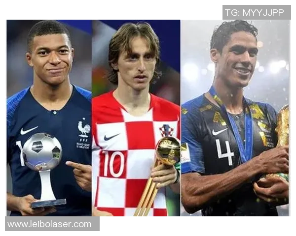 最新全球足球球星排名榜单揭晓前十名实力对比分析