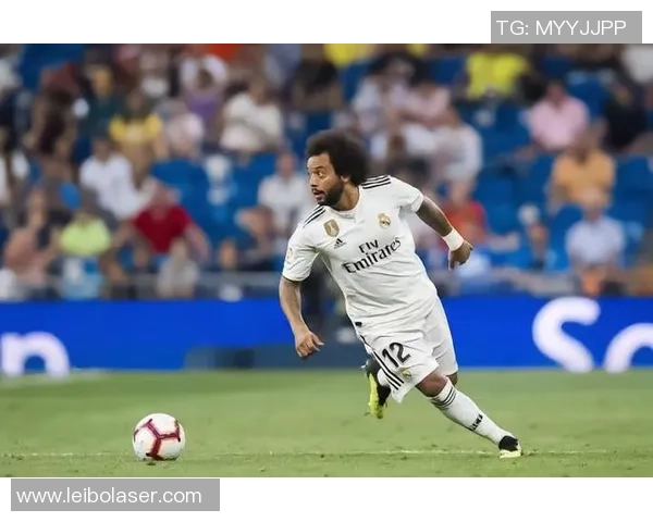 球星风采与足球激情交织的艺术之旅全景呈现