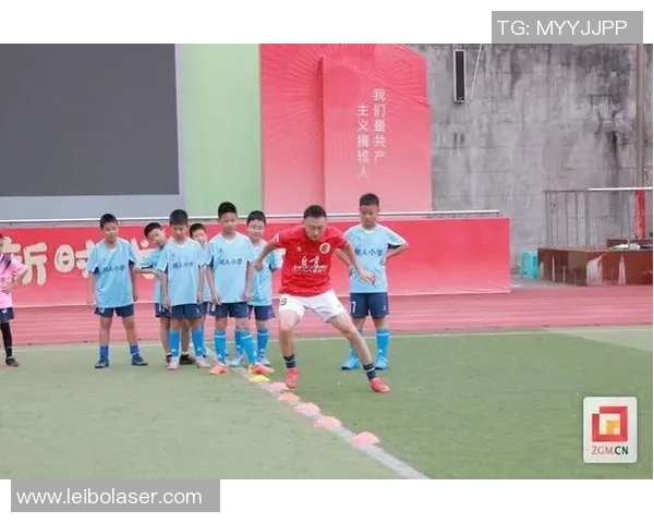 男足球星转型执教生涯探秘从绿茵场到教练席的蜕变之路 男足球星转型执教生涯探秘从绿茵场到教练席的蜕变之路