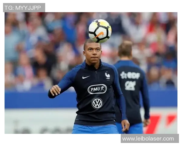 足球18号球星闪耀赛场激战四方引领新时代足球风潮 足球18号球星闪耀赛场激战四方引领新时代足球风潮