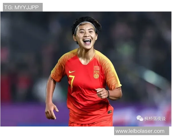 足球球星变魔术惊艳全场 展现超凡技巧与创意的跨界表演