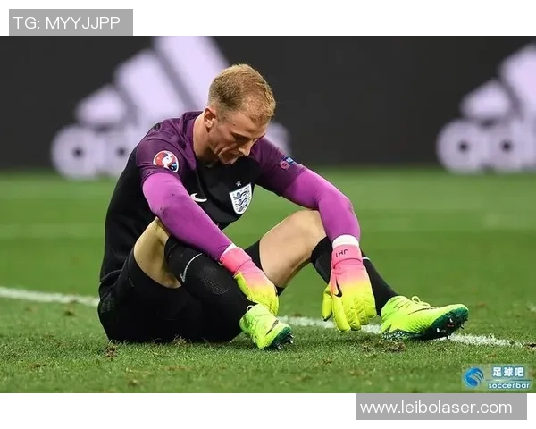 足球球星激情亲吻女记者现场瞬间引发热议网友直呼场面太过火