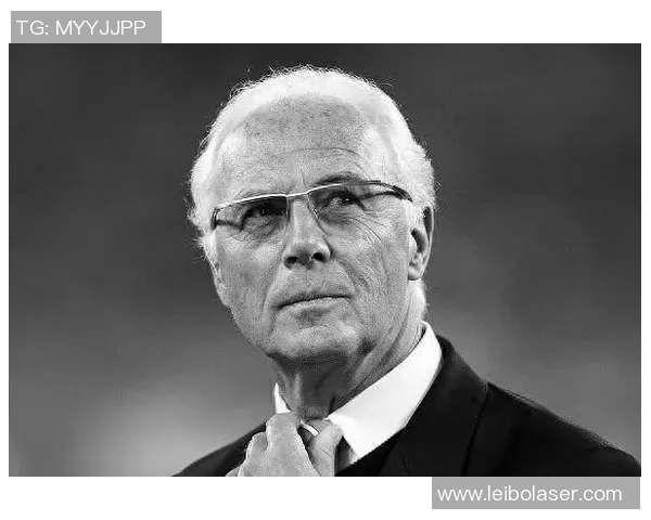 足球皇帝之称的传奇球星：从绿茵场上的荣耀到全球影响力的蜕变